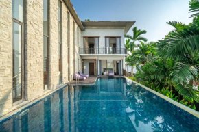 Prime Location, Incredible Views & Private Pool